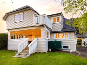 Welcome Home To Your Grand Auckland Lifestyle!