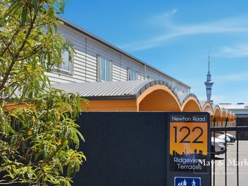 Freehold weatherboard 2-level Terrace House