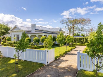 Elegance in every season