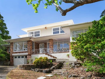 Two Houses. 7 Bedrooms. Home & Income. 3152m²