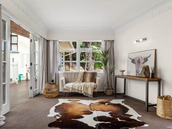 Grand-Scale Family Living. Two Homes on 3152m²