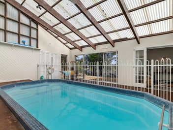 Two Houses on 3152m² – Ideal Home and Income