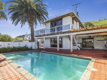 Super-Sized 70s Show-Stopper