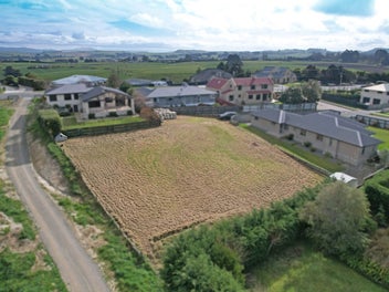 CLAIM NUMBER 1 IN A GREAT LOCATION!