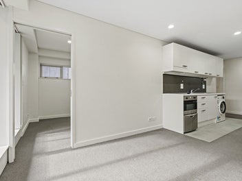 2-Bed CBD | Walk to Uni | Starbucks Below