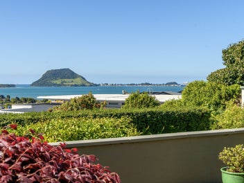 Relaxed living - stunning views