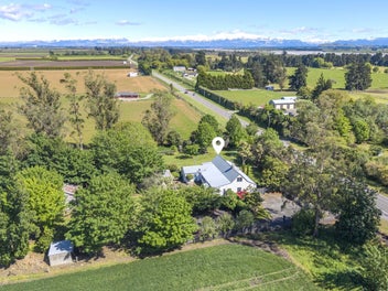 Colonial Charm, Heritage and Location