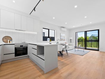 Smart Layout Parkside Residence!