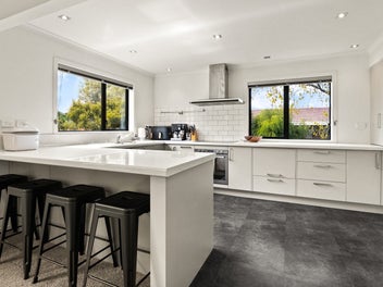 4/5 Bedroom Private haven in Glenross