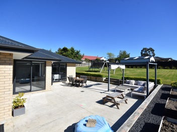 Family Friendly Modern Home - Over $939k