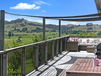 Serene, Private & Sunny on Leccino Valley Road!