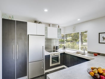 Grace and ease: Modern central living