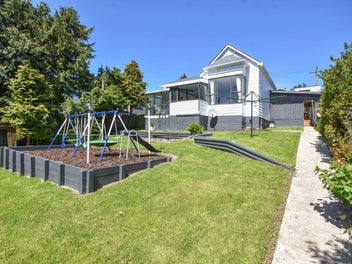 Privacy, Space & Style: Your Ideal Family Home