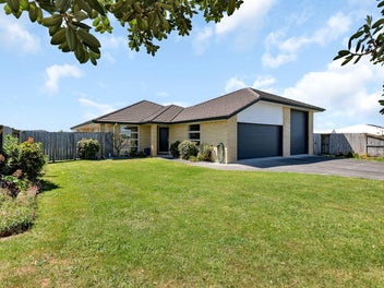 LAKE VIEWS AND SUNSHINE