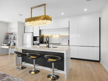 Grand Family Living with Income Potential