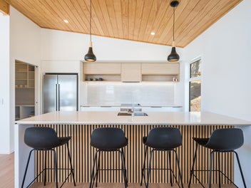 2 Living, High Timber Ceilings, Campervan Parking