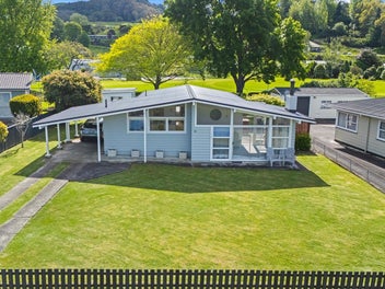 Easy living on Bayne Street