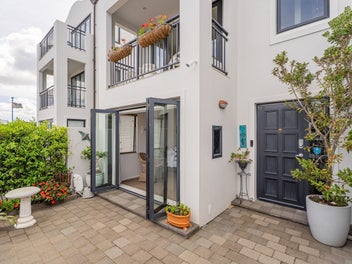 Central living – solid construction