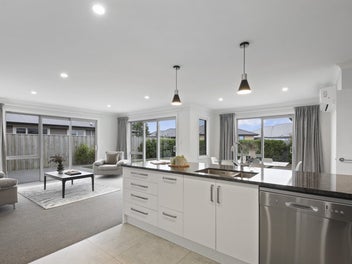 * UNDER OFFER * Stunning Family Haven with Immedia