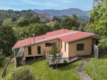 Under offer - Entry level lifestyle close to city