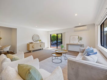 Easy Family Living in Macleans Zone