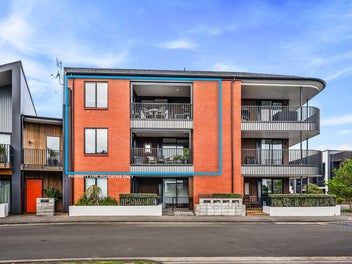 Entertainers Dream where Luxury meets Location!