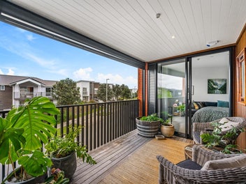 Calling Professional Couples or Downsizers!