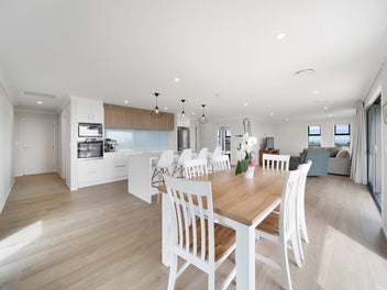 LUXURIOUS LIVING IN STUNNING SURROUNDINGS