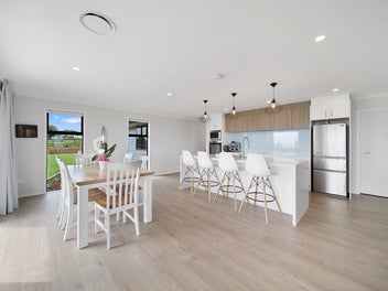 LUXURIOUS LIVING IN STUNNING SURROUNDINGS