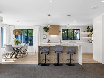 Prime Schools, Generous 5 Bedrooms!