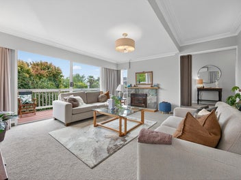 Sunshine, Calm, and the Best of Sunnyhills!