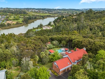 Rare Opportunity, Manor in Lucas Heights