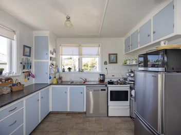 WARM, WELCOMING & MOVE-IN READY