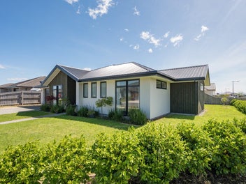 Versatile Living – 4 Bedroom, 2 Bathroom