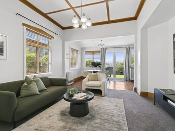 3-BED LYALL BAY CHARMER