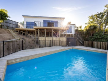 Poolside Prestige for the Ultimate Entertainer!