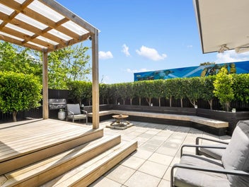 Summer Stunner in Onehunga