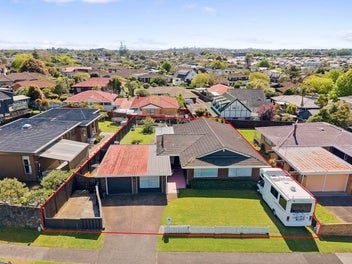 Calling Developers – 684m² Potential Land!