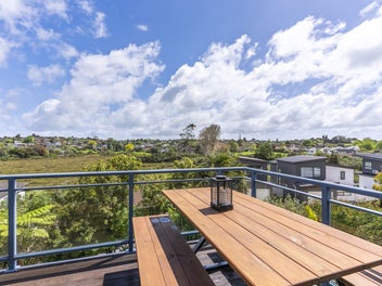 Family-Sized Comfort in Farm Cove