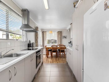 Prime Coastal! 944sqm Freehold by Beach & School