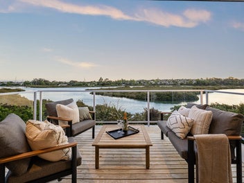 Waterfront Family Haven with Spectacular Views
