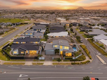 COASTAL SCALE. SCHOOL ZONES. SERIOUSLY FOR SALE.