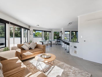 Sea Views, Space & Sunshine!