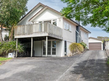 Riverside in Hayes Paddock