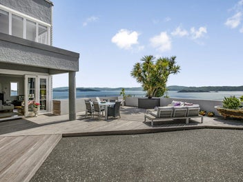 Timeless Grace, Endless Views