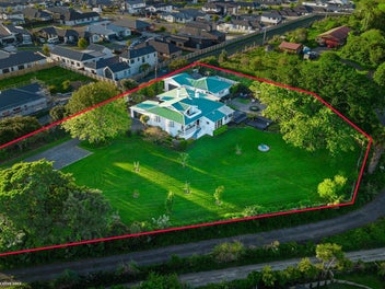 Multi-Gen family estate with subdivision potential