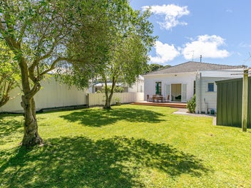 FLAT, SUNNY AND FAMILY-FRIENDLY