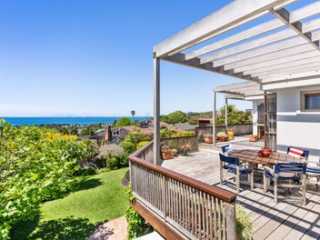 Big View - Large Freehold - Transform Opportunity