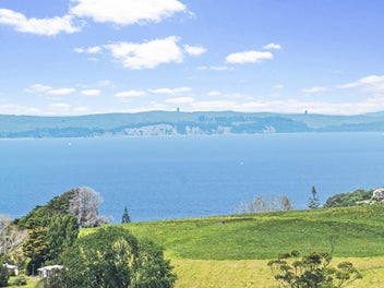 Dbl-View Masterpiece in Long Bay: Luxury Redefined