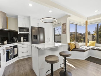 Modern, Easy Care, Great Location !